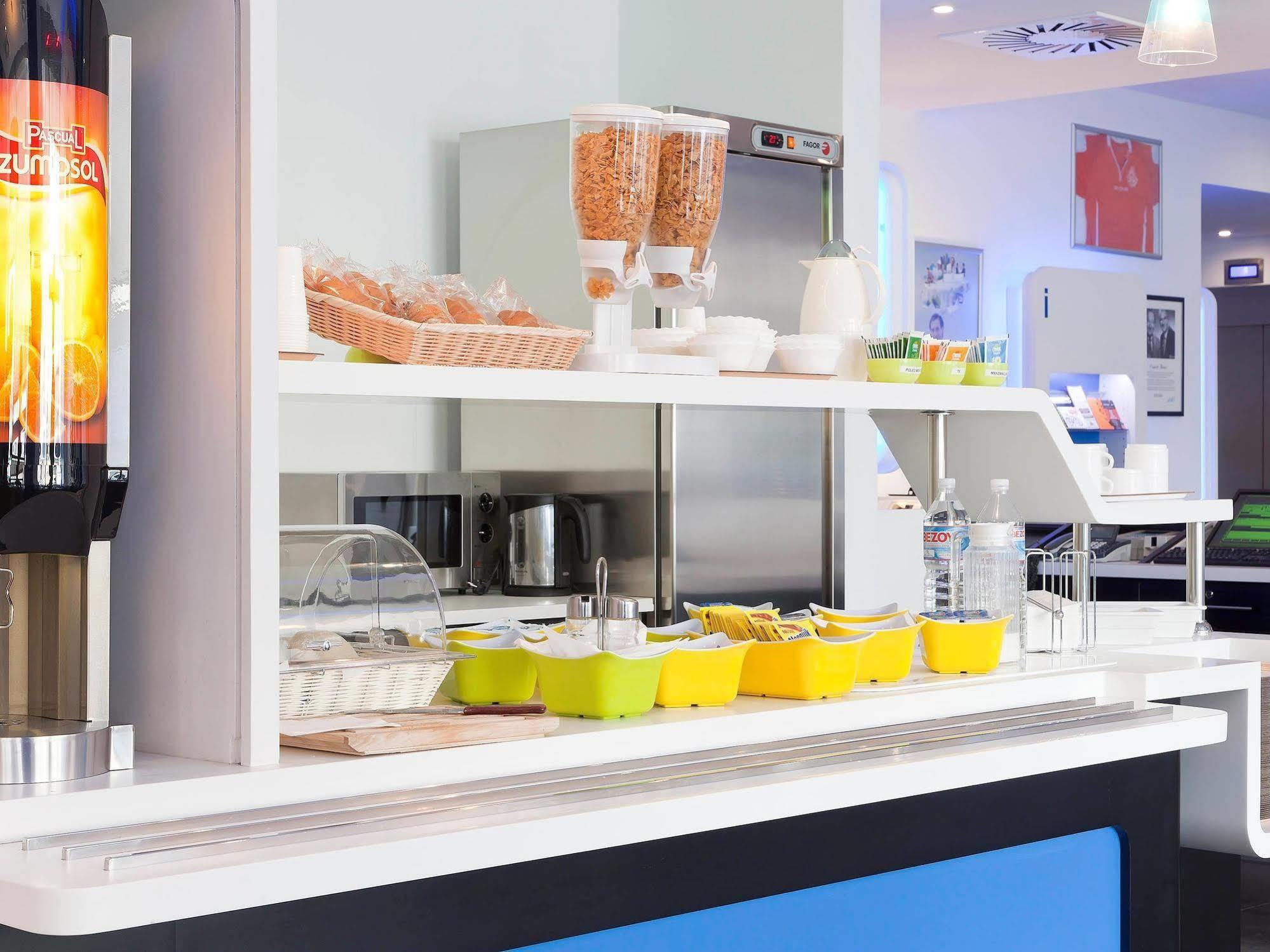 Ibis Budget Montauban Les Chaumes Esterno foto